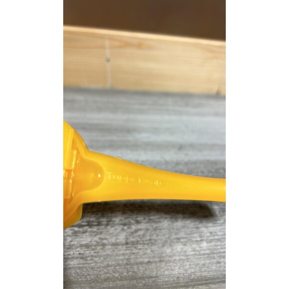 Vintage Tupperware Corn On the Cob Butter Up Spreader w Salt & Pepper Shaker - Picture 4 of 4